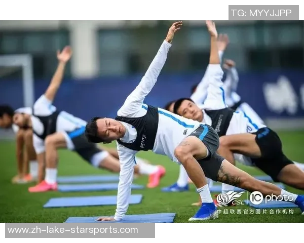 足球袜职业的崛起与发展探讨以及对运动员表现的影响分析 足球袜职业的崛起与发展探讨以及对运动员表现的影响分析